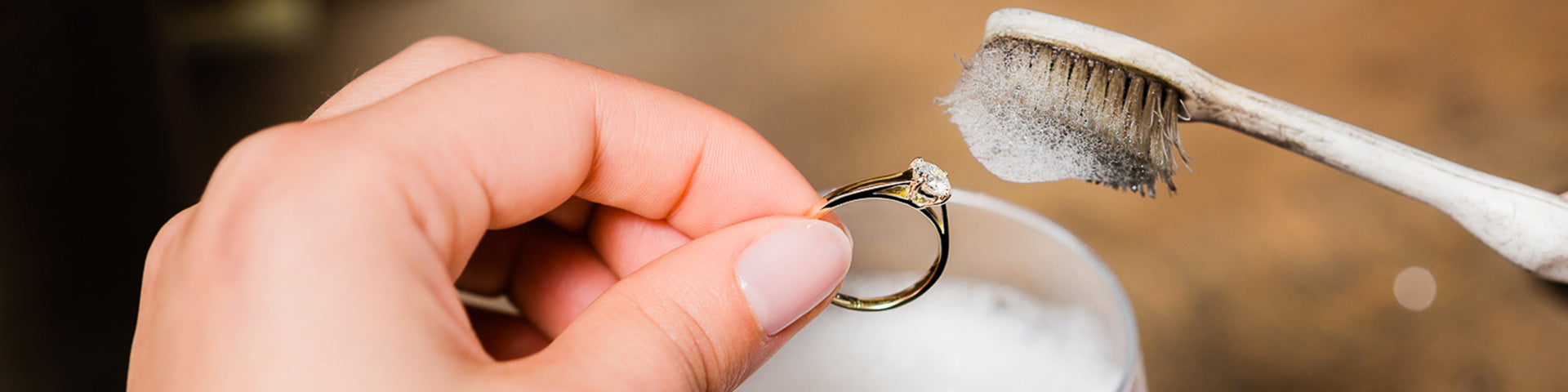 Comment bien nettoyer et faire briller ses bijoux en or véritable? Nos –  Amour & Bijoux